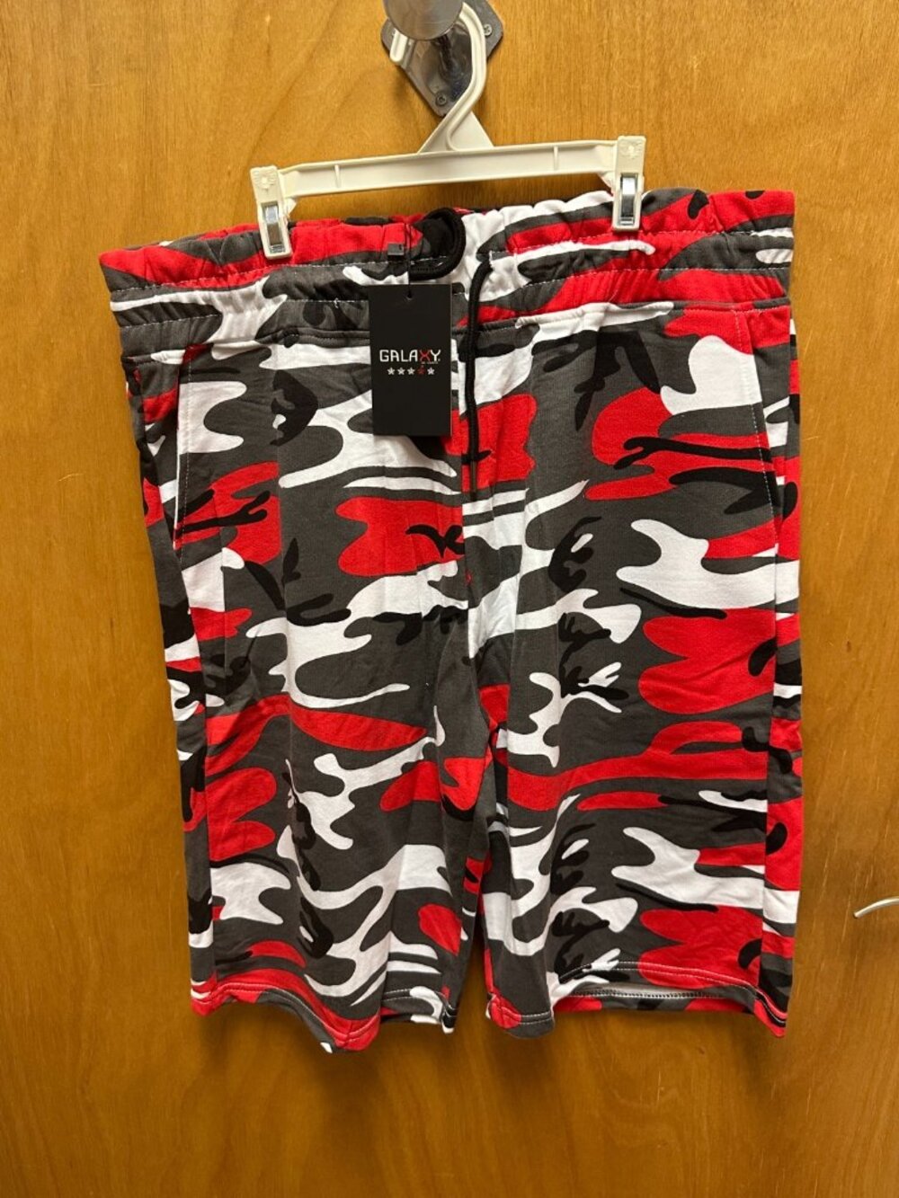 Galaxy By Harvic Mens Camoflauge Shorts Size X-Large Red Drawstring New